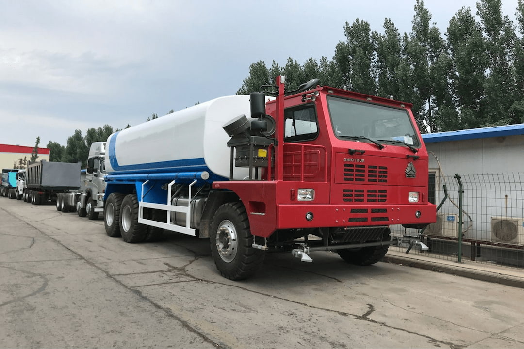 HOWO 90T mining water truck